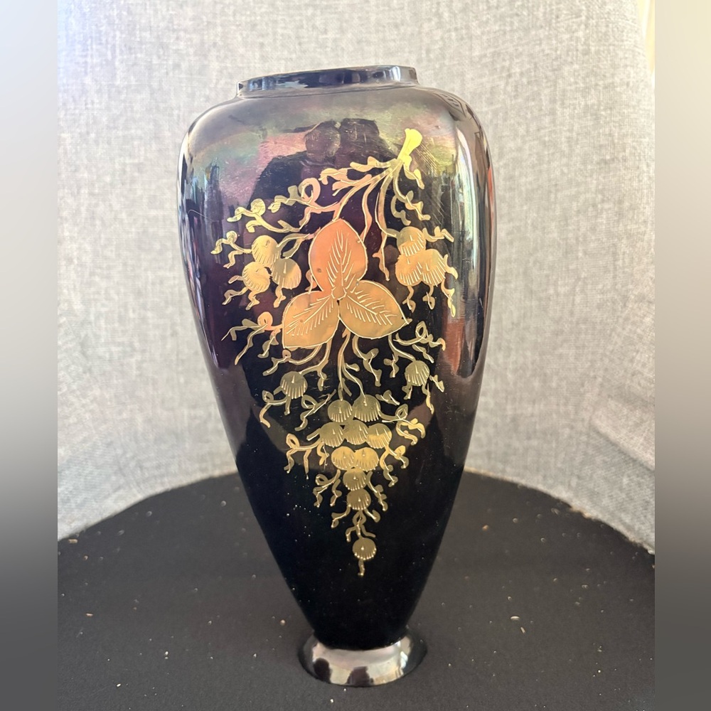 Elegant Black and Gold Pattern Vase